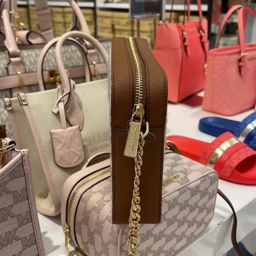 Michael Kors Jet Set Item Large EW Crossbody Vanilla